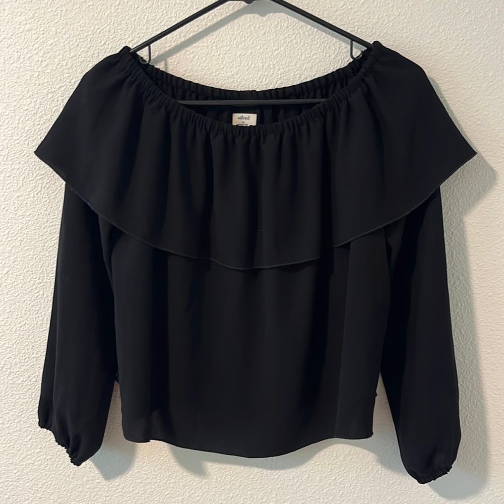 Aritzia Ruffle off shoulder blouse
